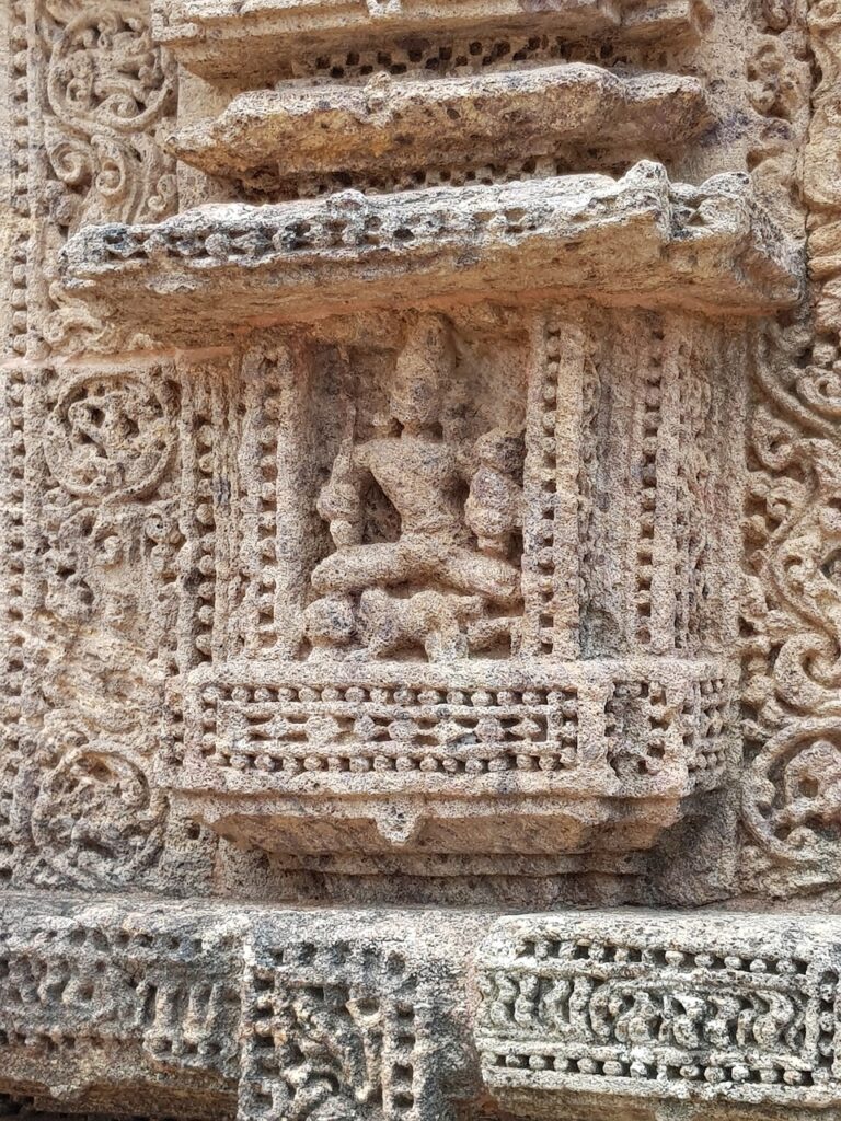 konark sun temple carving
